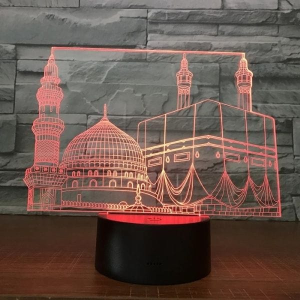 Veilleuse musulmane allumée, couleurs changeantes visibles