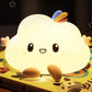 Veilleuse nuage sur une table, lumière tamisée