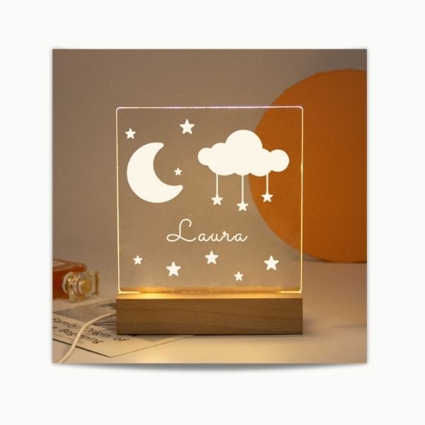 Chambre d'enfant avec veilleuse personnalisée et étoiles