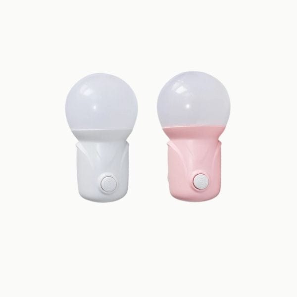 Veilleuse LED compacte intégrée dans un décor moderne