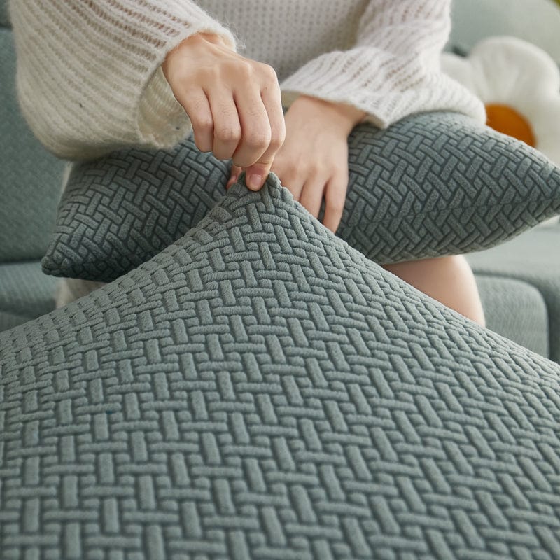 Housse polaire verte sur coussin, motif laine visible