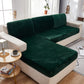 Housse en velours vert sur coussin de canapé, texture douce