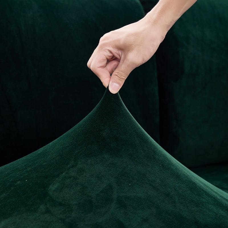 Housse en velours vert, ajustée sur un coussin de canapé