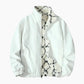 Vue de profil d'une veste à motifs en fausse fourrure