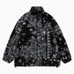 Vue arrière d'une veste en peluche crème avec motifs distinctifs