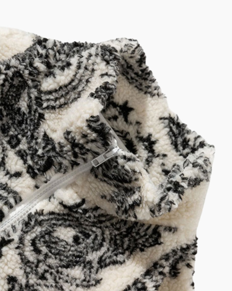 Veste noire en peluche avec poches et col légèrement montant