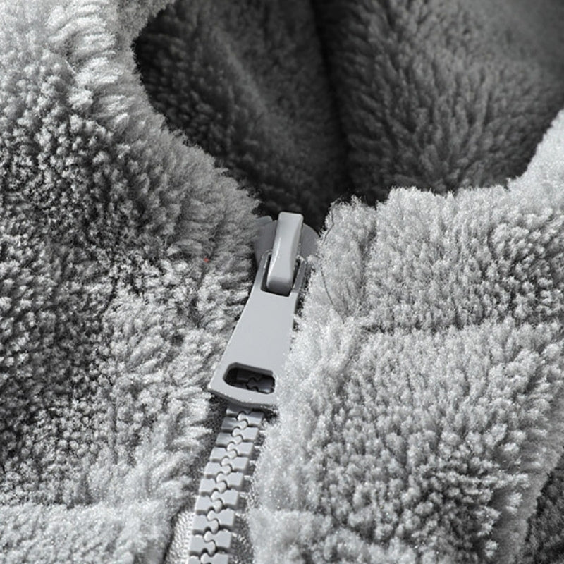Veste crème polaire, vue de face avec poches