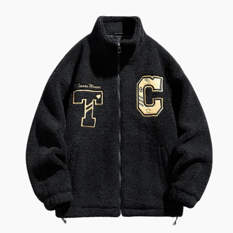 Détail de la veste universitaire noire avec motif sur la poitrine