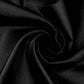 Taie d'oreiller en soie noire sur lit blanc